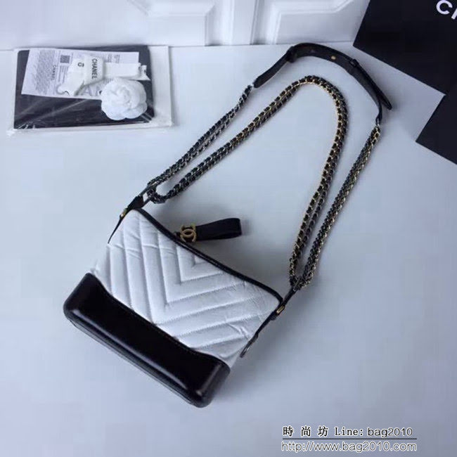 香奈兒CHANEL2018年新款V格 Chanel Gabrielle 黑配白鏈條流浪包 DSC2069